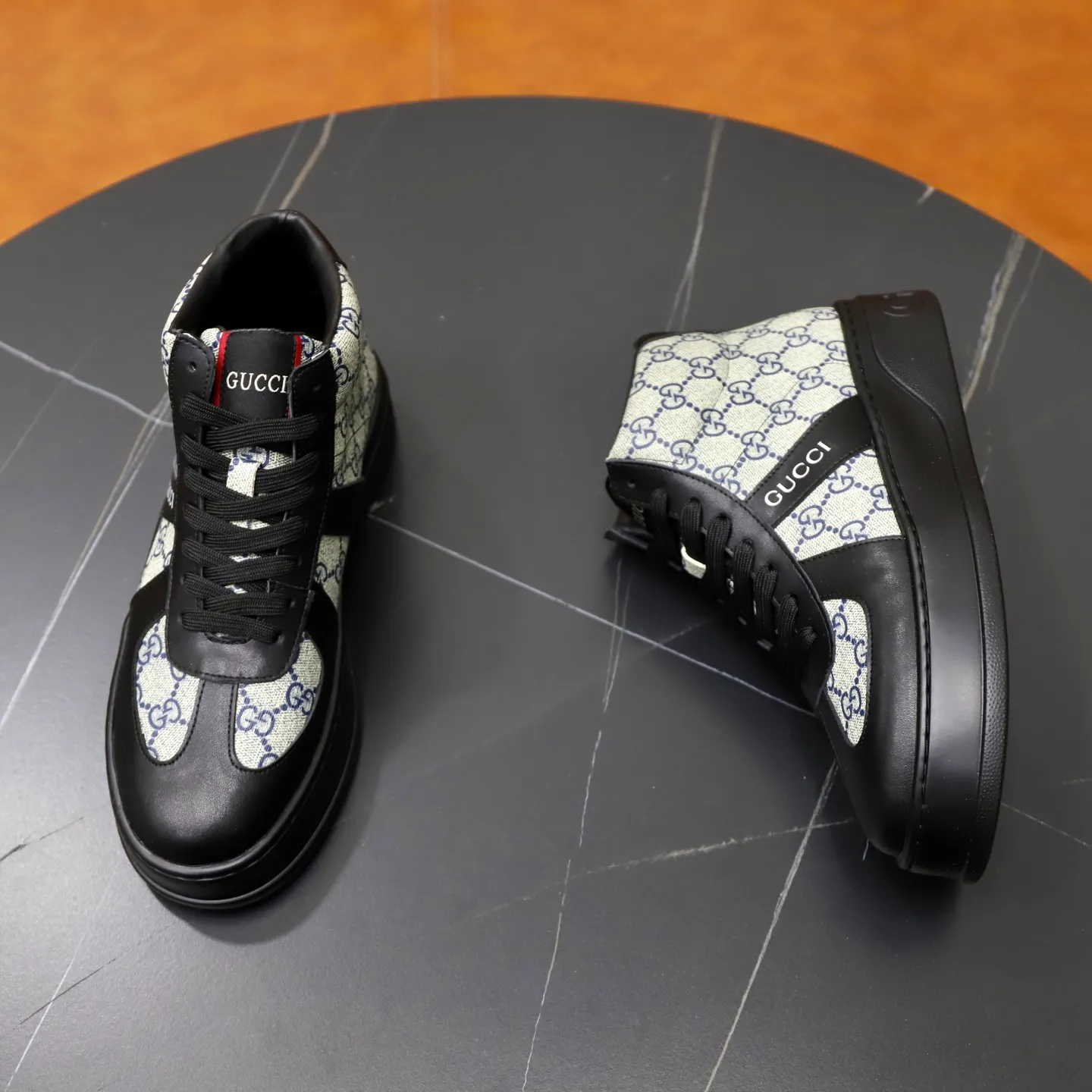 Ex-factory price: 442💰🙅‍♂️🙅‍♂️🙅‍♂️ Brand: GUCCI Standard code: 38-44 (45 customized) Grade: Same as the official website Material: Original cowhide material spliced with brand cloth Comfortable and breathable lining Lightweight and wear-resistant sports outsole Style category: Men's fashionable casual shoes Running sports shoes Distinguished luxury brand elements Top luxury color: actual picture color